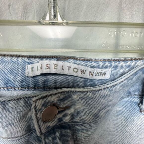 Tinseltown Distressed Jeans. - Picture 3 of 4
